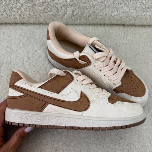 NIKE AIR BEGE CAMEL